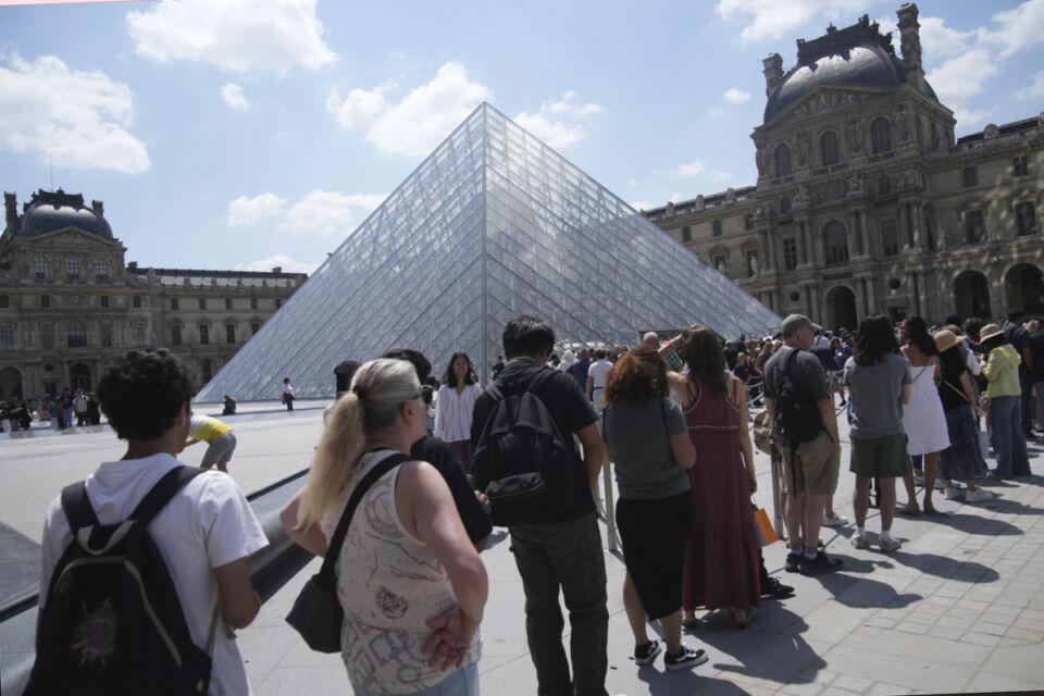 Лувр закрылся на время из-за забастовок в Европе