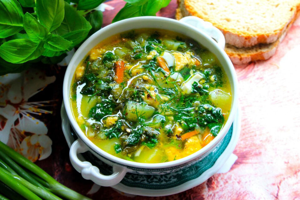В июне вы точно должны приготовить это блюдо: рецепт супа из крапивы