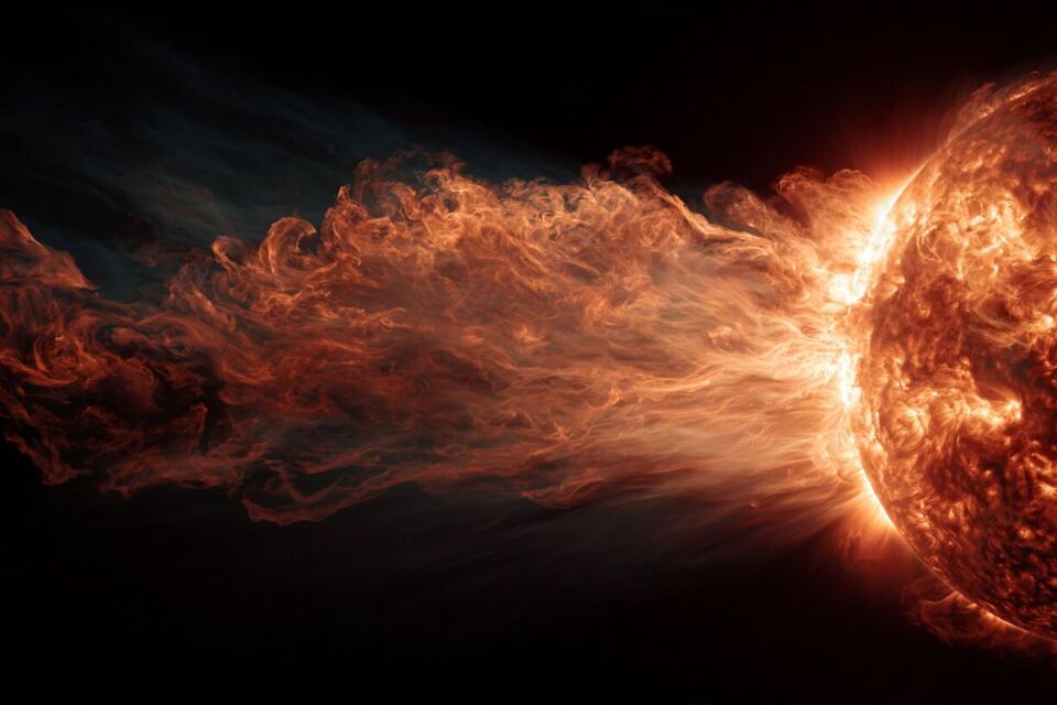 Ученые сообщили, что выбросы солнечной плазмы от мощных вспышек в июне пройдут мимо Земли