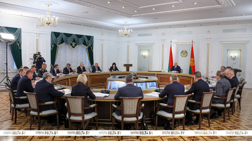 «Нельзя, чтобы уборочная проходила в небрежном режиме». Вот какие вопросы обозначил перед аграриями Лукашенко