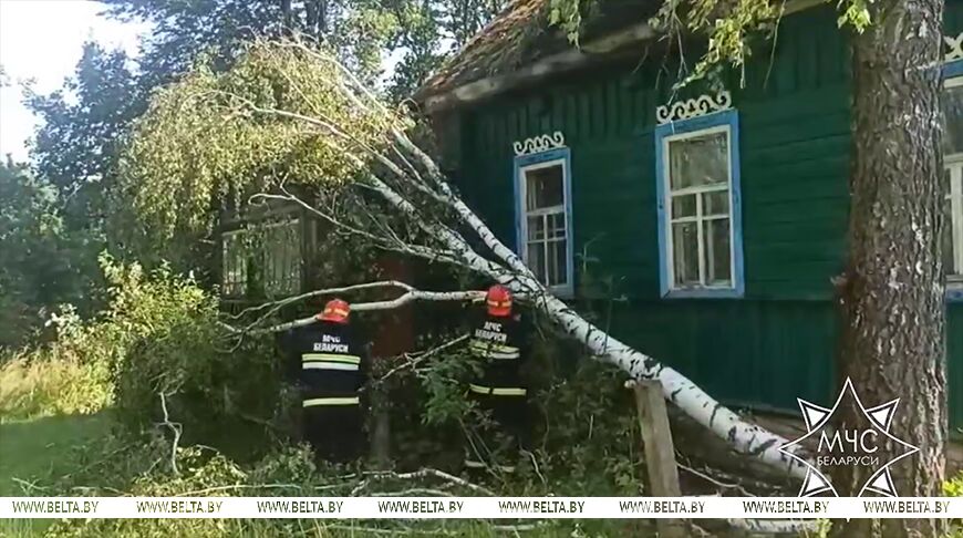 Устранение последствий стихии с акцентом на помощь людям. Глава МЧС рассказал о поручениях Лукашенко
