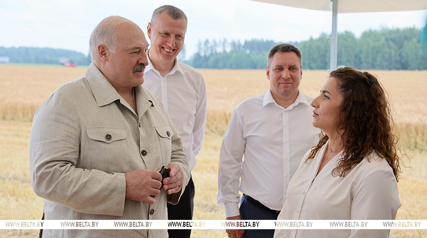 Лукашенко ознакомился с состоянием дел на агрокомбинате «Заря»