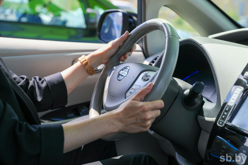 В МВД рассказали о правилах безопасности на дорогах в жару и во время грозы