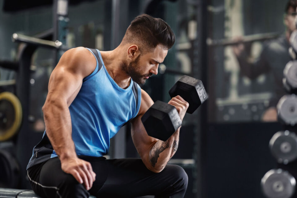 Могут навредить здоровью: опасные упражнения для мужчин в спортивном зале
