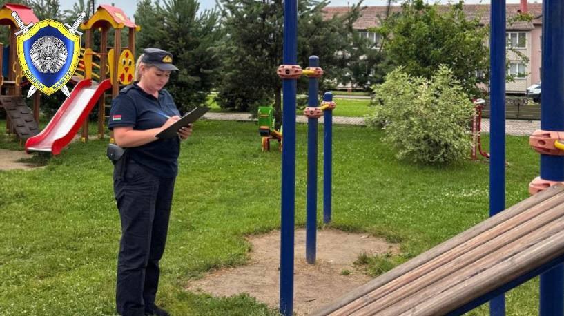 В Круглянском районе за последние дни на детских площадках травмировались двое детей.