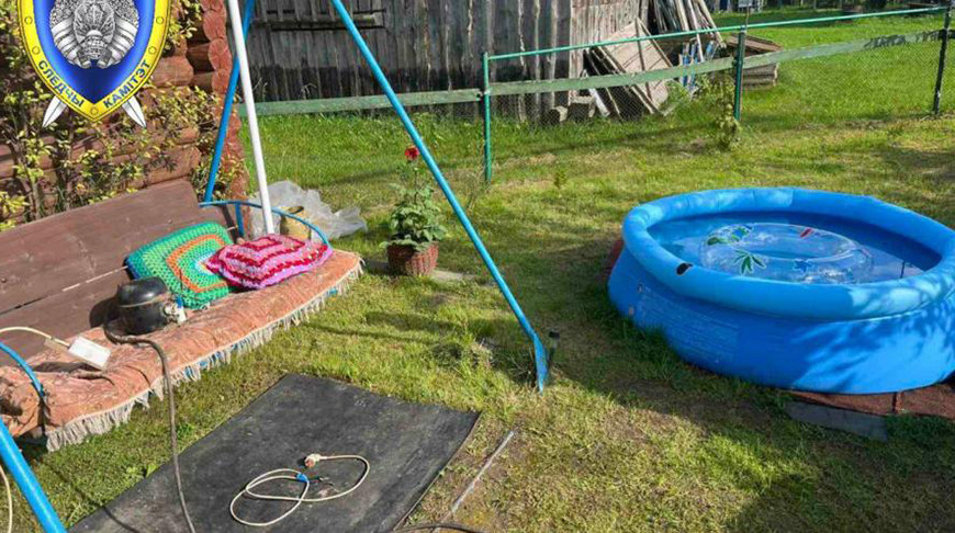 Жительницу Миорского района убило током, когда она надувала бассейн