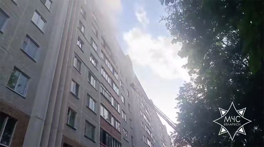 Пожар на восьмом этаже в жилом доме столицы ликвидировали спасатели МЧС