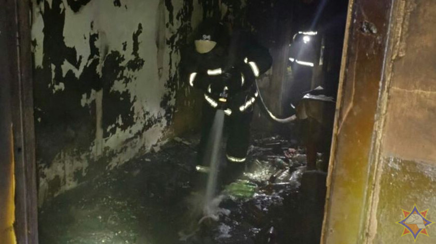 Женщина погибла при пожаре в многоквартирном доме в Глубокском районе