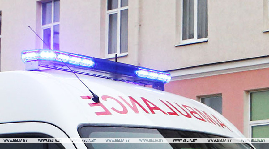 Пыталась сделать эффектное фото. Жительница Дрогичина серьезно пострадала, упав с крыши автомобиля