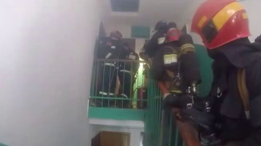 Работники МЧС спасли женщину при пожаре в Барановичах