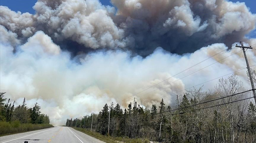 Лесные пожары в Канаде уничтожили около 17 млн га леса, из зоны бедствия продолжают эвакуировать людей 