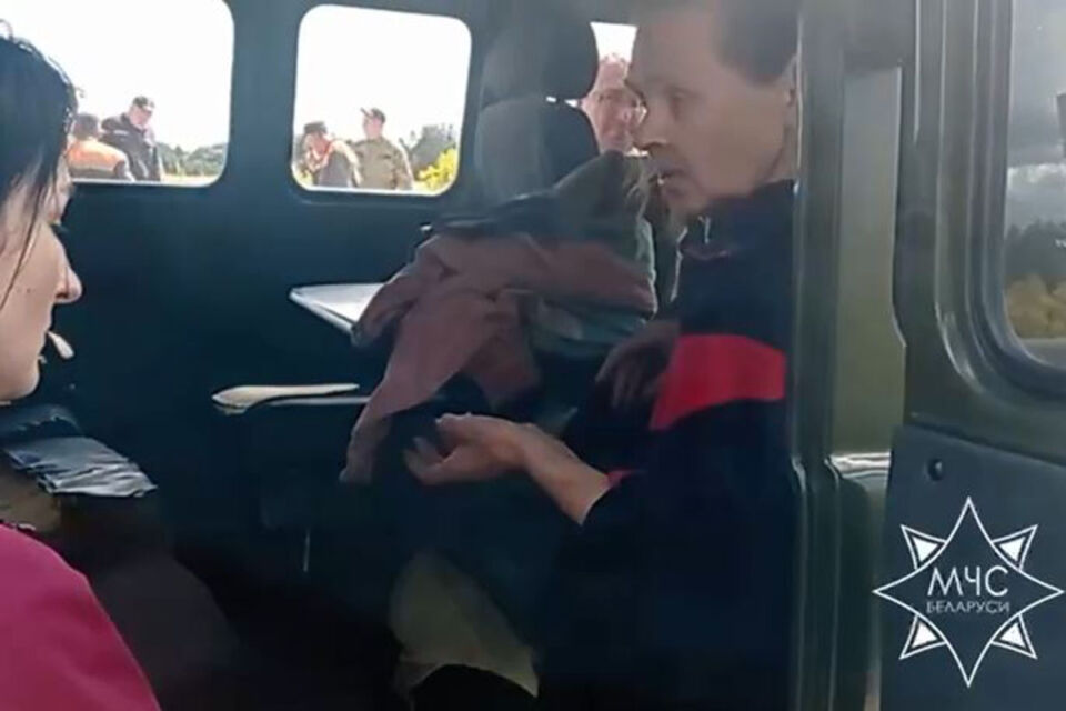 Провела ночь в лесу. В Осиповичском районе нашли заблудившуюся во время сбора диких ягод женщину