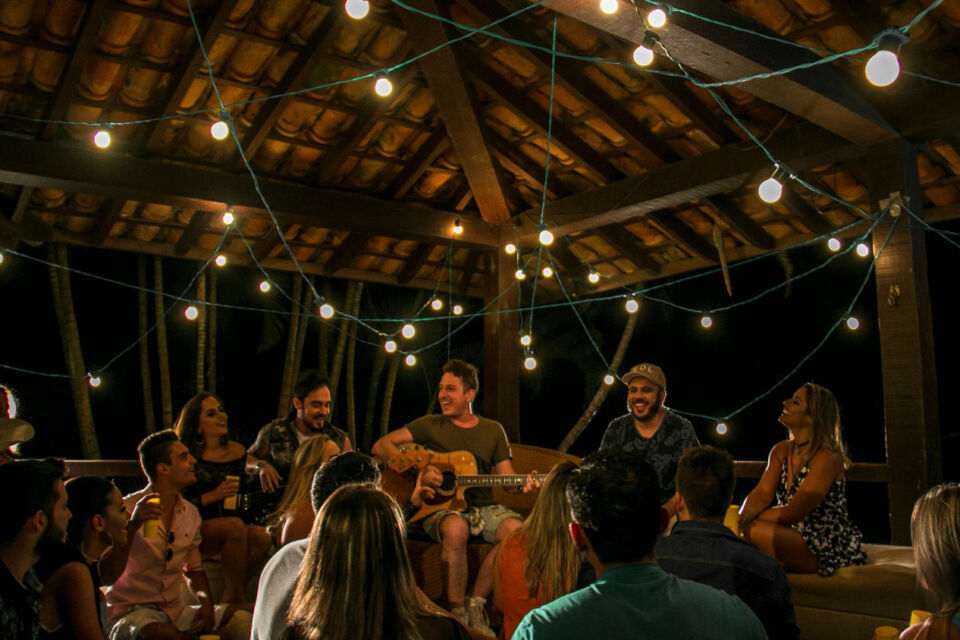 Шумные компании не для них: какие знаки зодиака не любят отдыхать на вечеринках