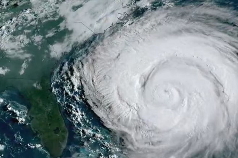 Два человека погибли во время урагана «Эрин» в США