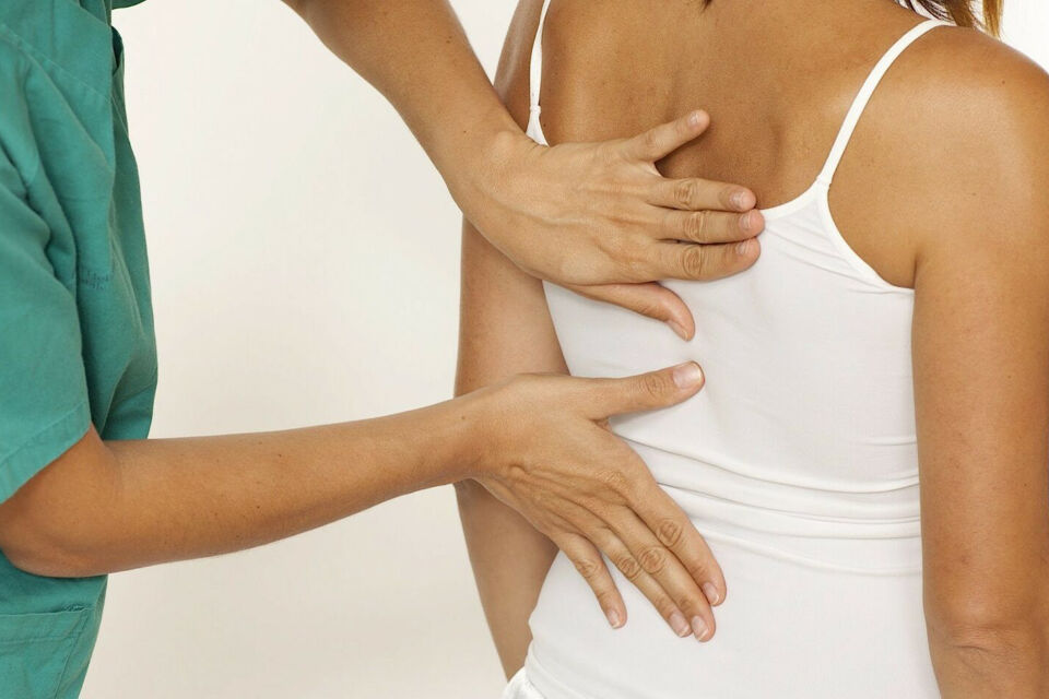 Невролог объяснила, какая наиболее частая причина болей в спине