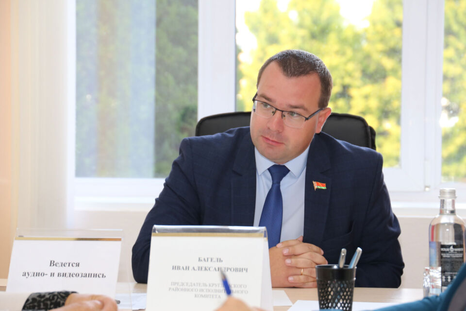 Прием граждан провел председатель райисполкома Иван Багель