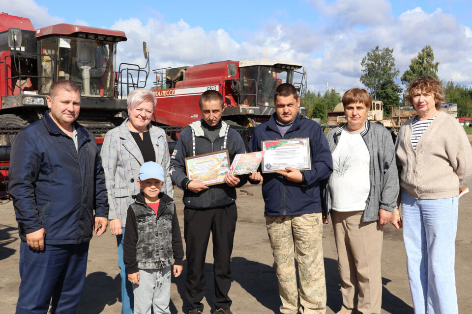 В числе «двухтысячников» – еще один комбайновый экипаж КСУП «Круглянский-Агро»