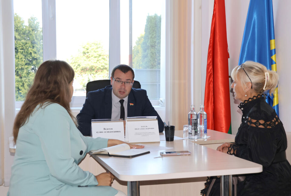 Личный приём граждан сегодня проводил председатель райисполкома Иван Багель