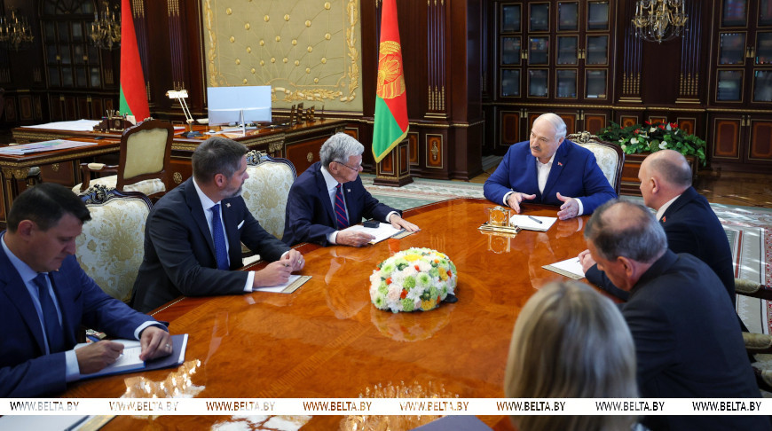 Письмо Лукашенко от Трампа, «большая сделка» и снятие санкций с «Белавиа». Главное о перезагрузке отношений с США