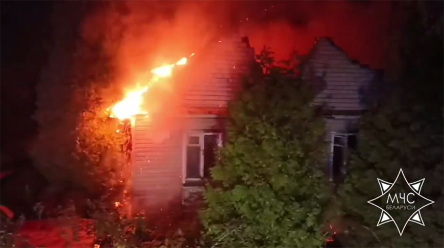 Семью спасли при ночном пожаре в Витебском районе