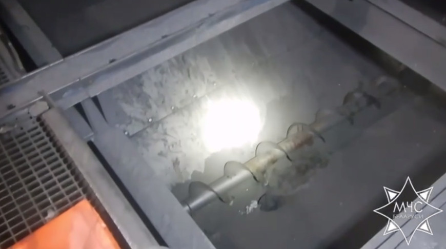 В Могилеве ногу мужчины зажало в дробильной камере: на помощь пришли спасатели