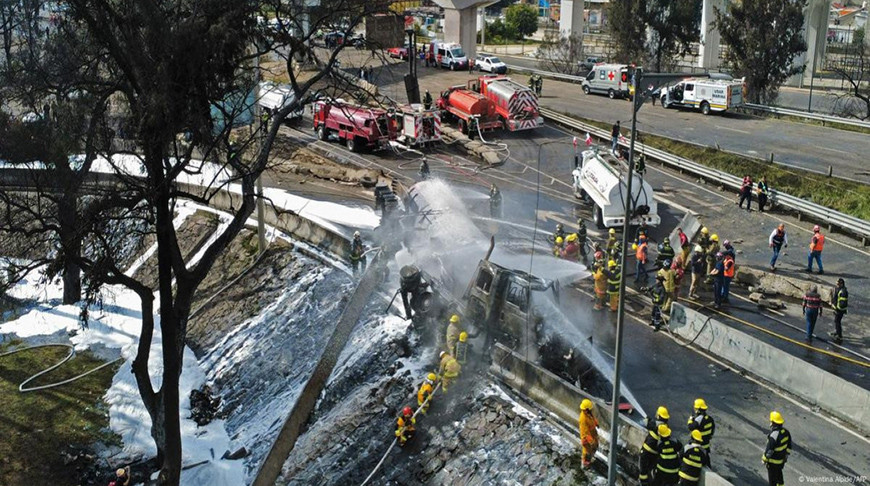 Автоцистерна с газом взорвалась в Мехико, 3 человека погибли, 70 пострадали