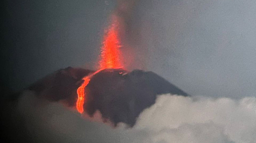 На Камчатке объявлен оранжевый код авиационной опасности из-за выброса пепла вулканом Шивелуч