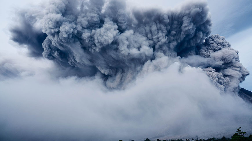 На Камчатке вулкан Шивелуч выбросил пепел на высоту 4,5 км 