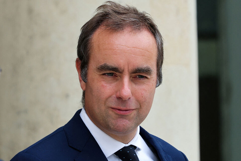 Новым премьер-министром Франции стал Себастьен Лекорню