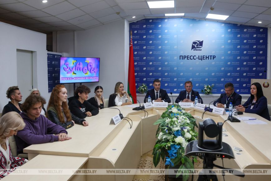 «Действительно цепляет». Мининформ об интерактивном сериале «Зумеры»