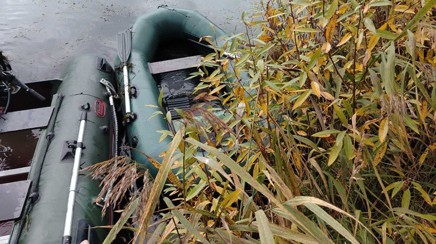 Опрокинулась лодка. Работники МЧС спасли двух рыбаков в Горецком районе 