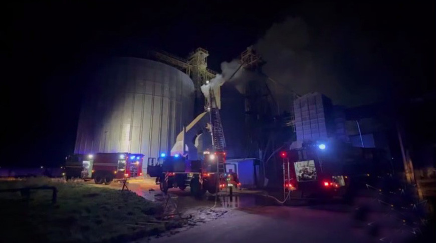 При пожаре на зерносушилке в Слуцке спасено 40 т зерна кукурузы