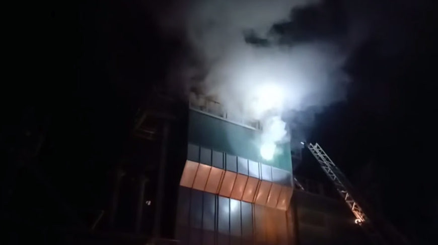 Более 110 тонн зерна кукурузы спасли при пожаре на предприятии в Дзержинском районе