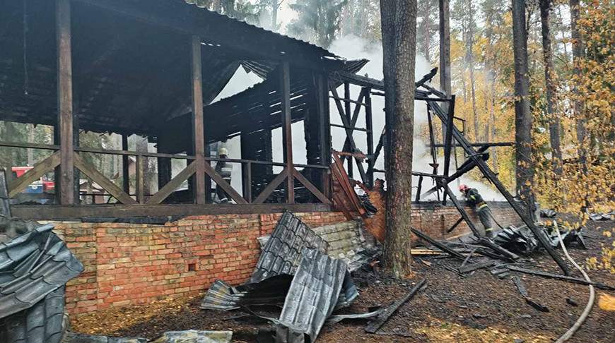 Спасатели ликвидировали пожар на базе отдыха в Кировском районе