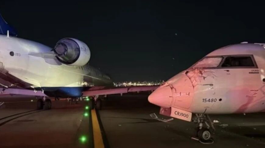 В аэропорту Нью-Йорка столкнулись два самолета