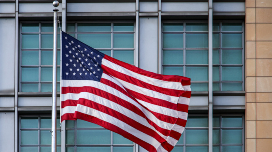 В США начались увольнения госслужащих из-за шатдауна