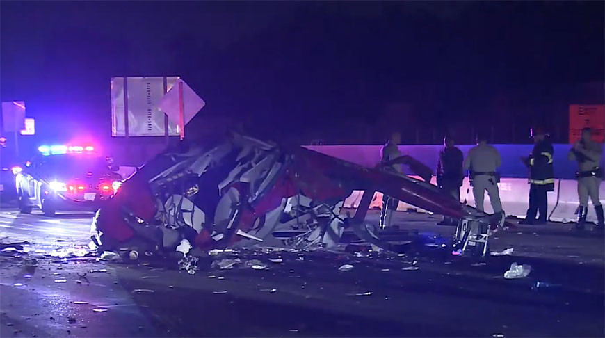 Вертолет санавиации упал на шоссе в Калифорнии