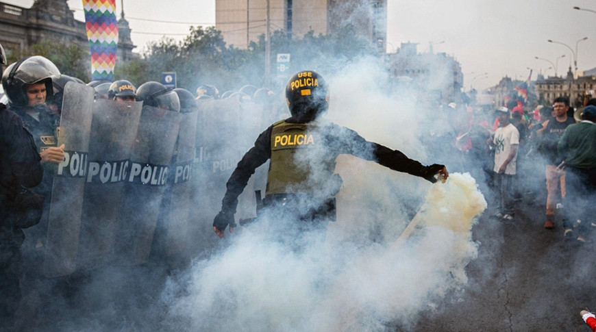 В столице Перу во время протестов ранения получили 55 полицейских
