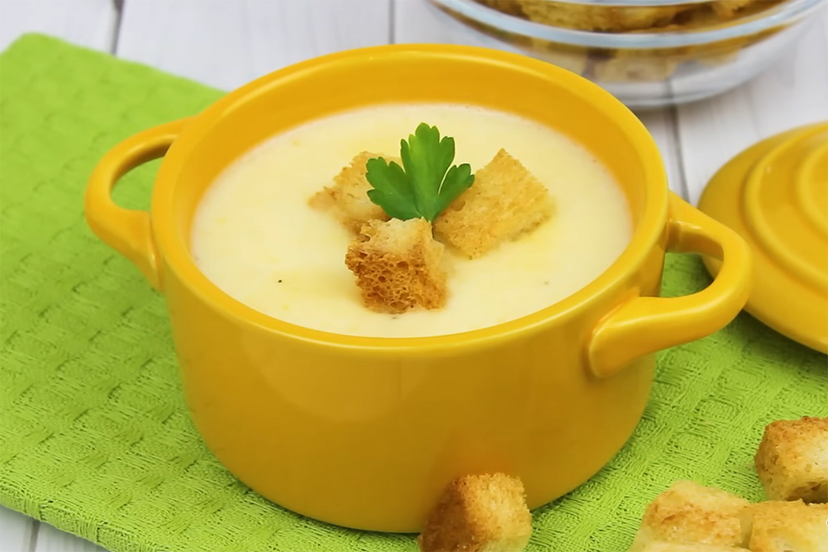 Кулинарный блогер поделилась рецептом нежного сырного супа-пюре