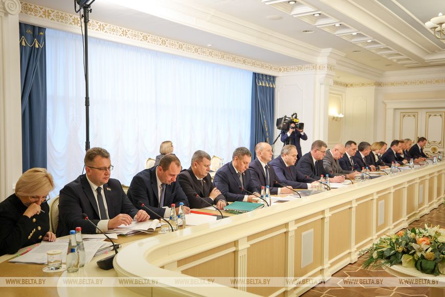 Лукашенко требует усилить работу по основным рынкам