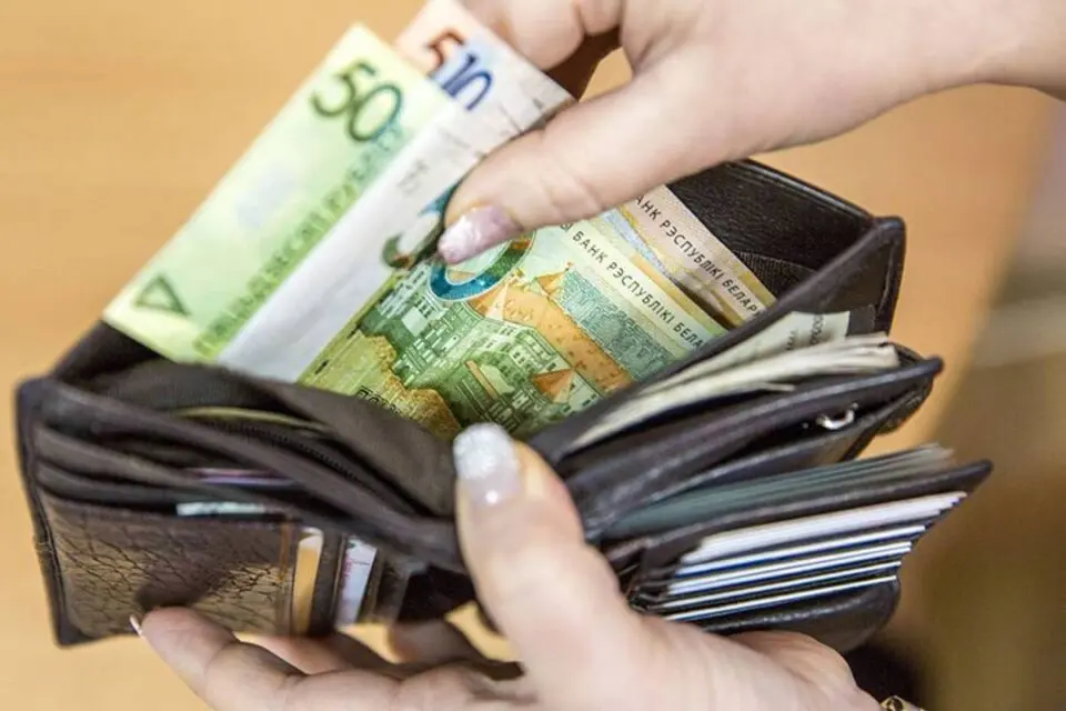 Белстат: средняя зарплата в Беларуси в сентябре составила Br2746,4