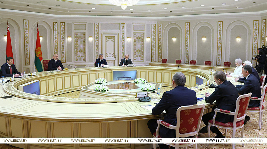 Лукашенко: Беларусь будет вести диалог с Россией по строительству новой АЭС