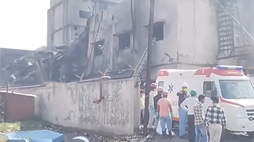 Мощный взрыв произошел на фабрике в Индии, пострадали 20 человек 