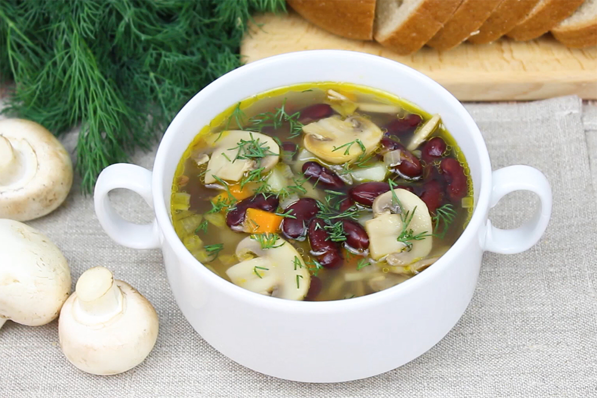 Кулинарный блогер поделилась рецептом грибного супа с фасолью