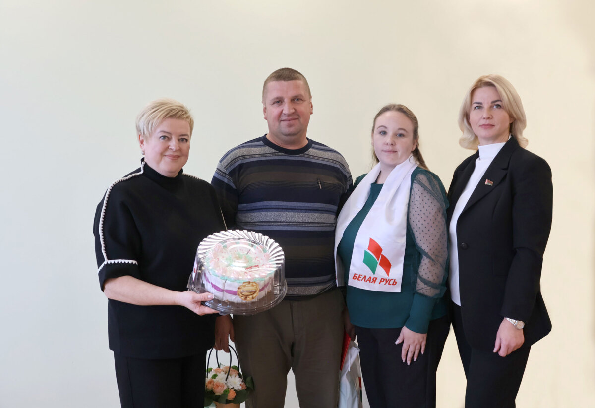 Торжественная регистрация восьмого ребёнка состоялась сегодня в отделе загса Круглянского райисполкома