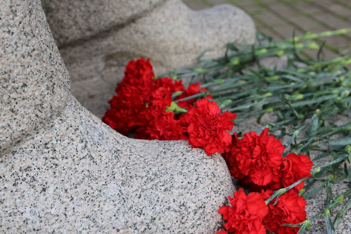 Жыві, Кастрычнік, у сэрцах пакаленняў!