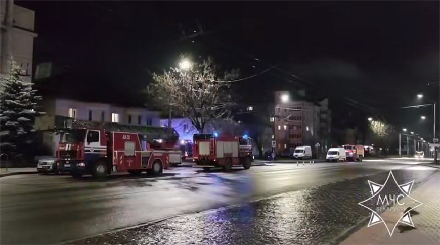 Работники МЧС спасли трех человек при пожаре в жилом доме в Могилеве