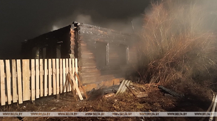 Дом горел открытым пламенем. В Чериковском районе в огне погиб мужчина