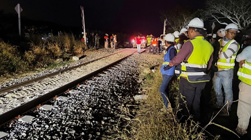В Мексике из-за схода поезда с рельсов погибли 13 человек, около 100 пострадали