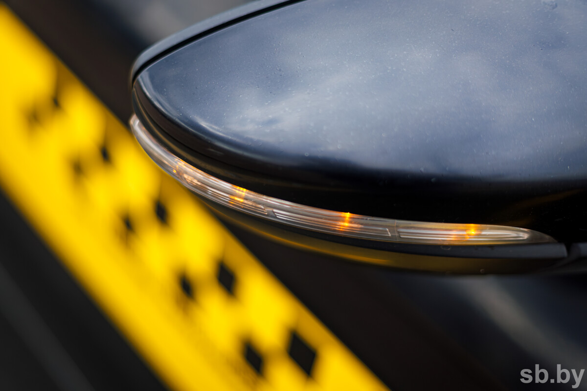 В Могилеве водитель такси присвоил забытый в салоне авто ноутбук и стал фигурантом уголовного дела